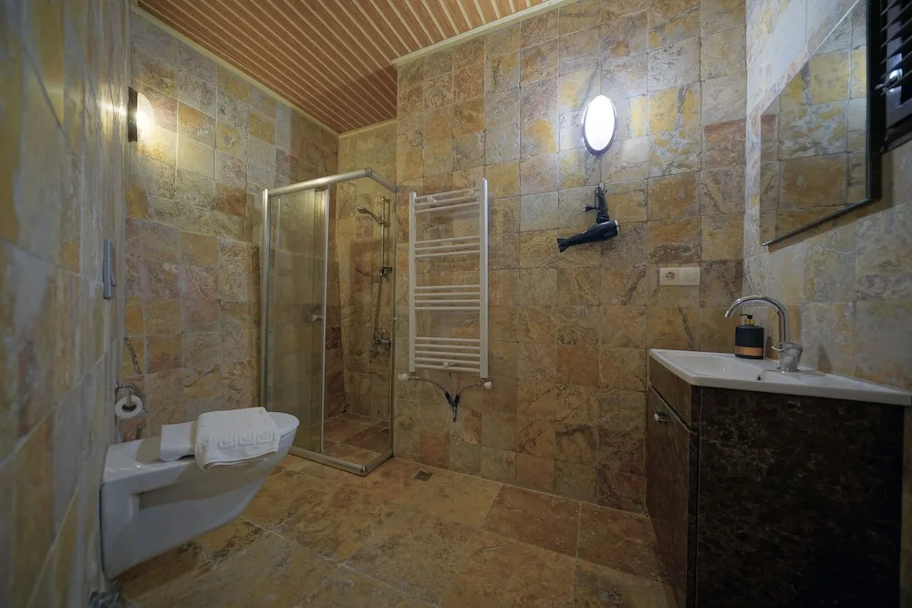 Standard Cave Room