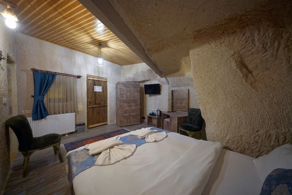 Standard Cave Room