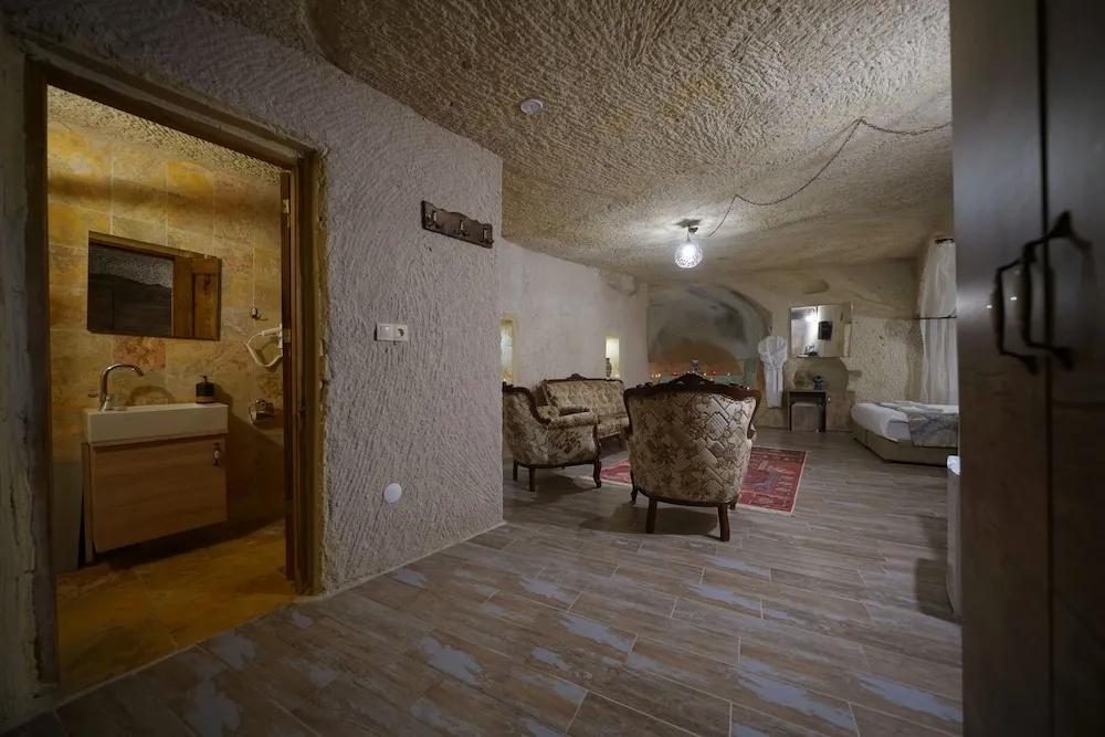 Superior Cave Room