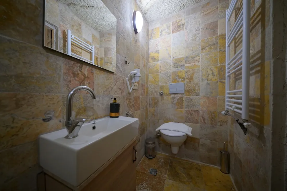 Superior Cave Room