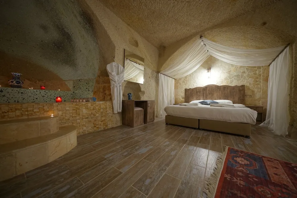 Superior Cave Room