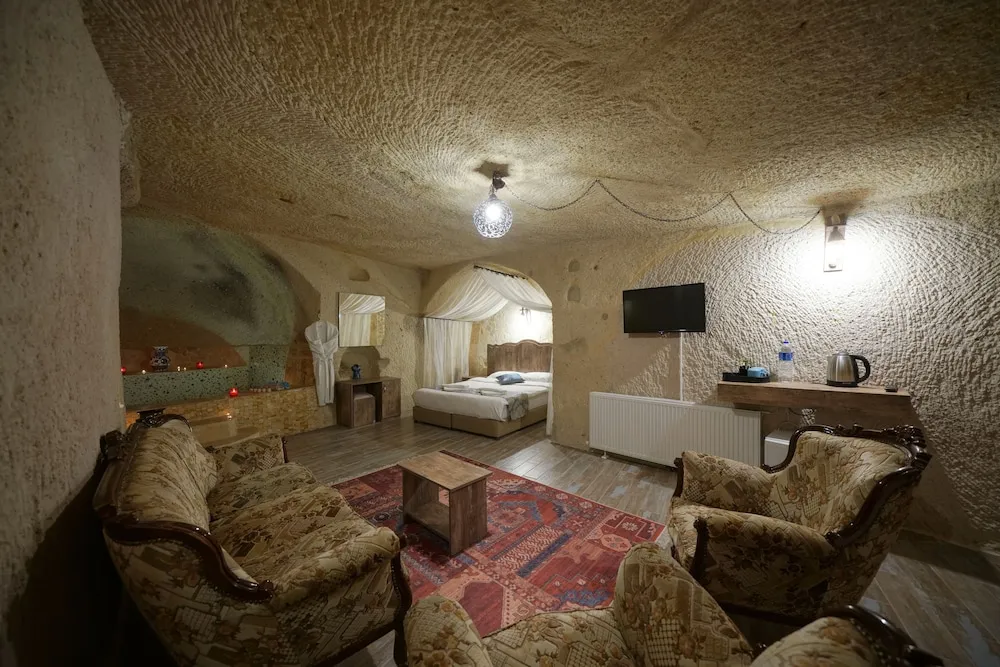 Superior Cave Room