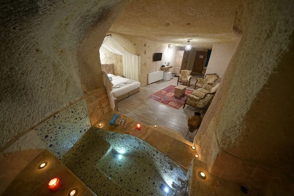 Superior Cave Room