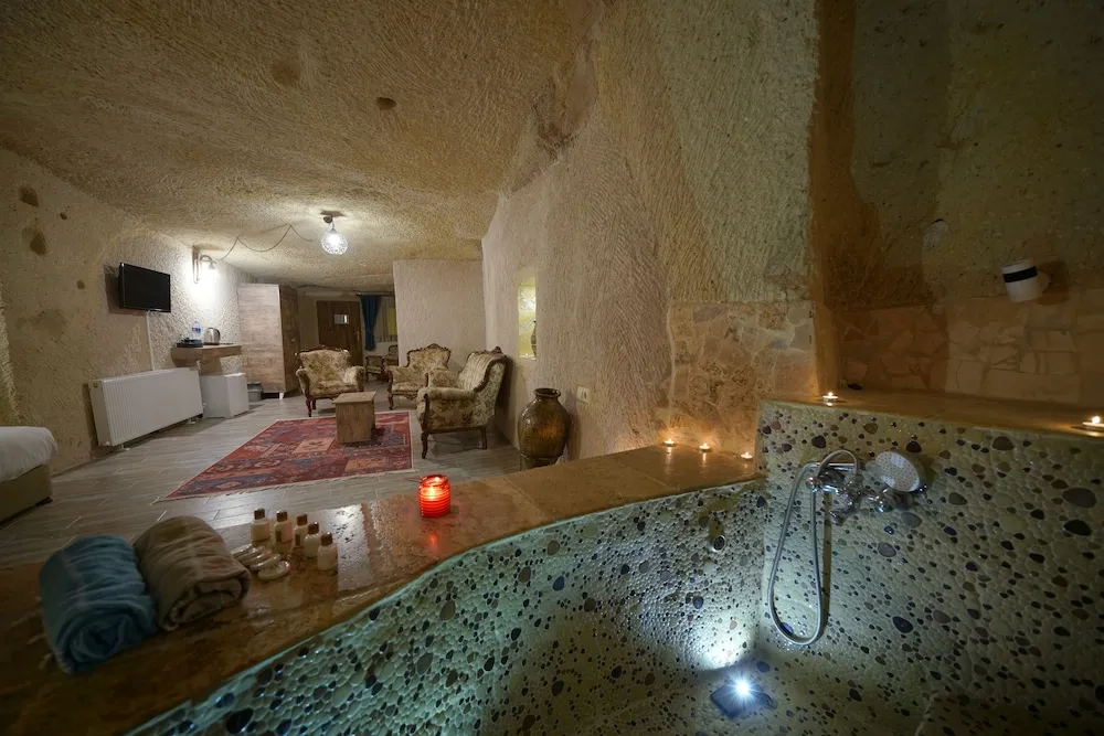 Superior Cave Room