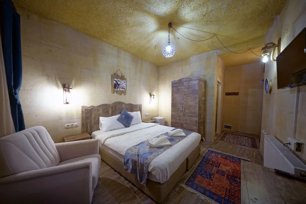 Deluxe Stone Room
