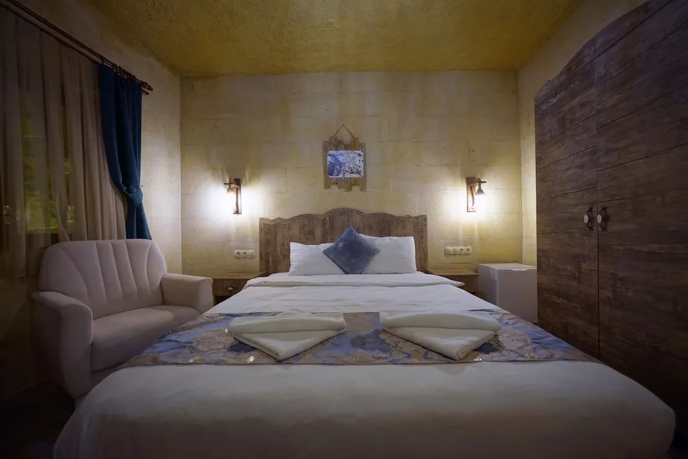 Deluxe Stone Room