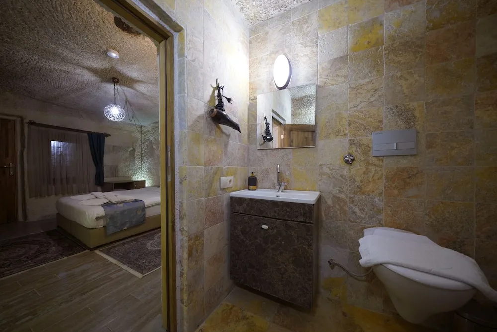 Deluxe Cave Room