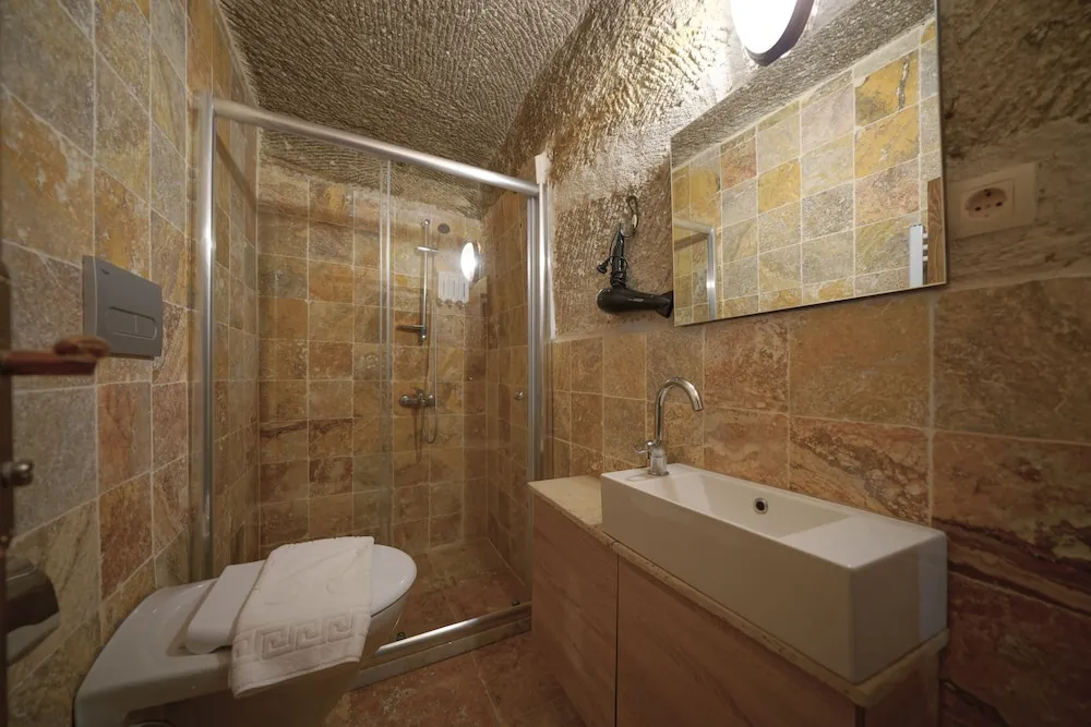 Deluxe Cave Room