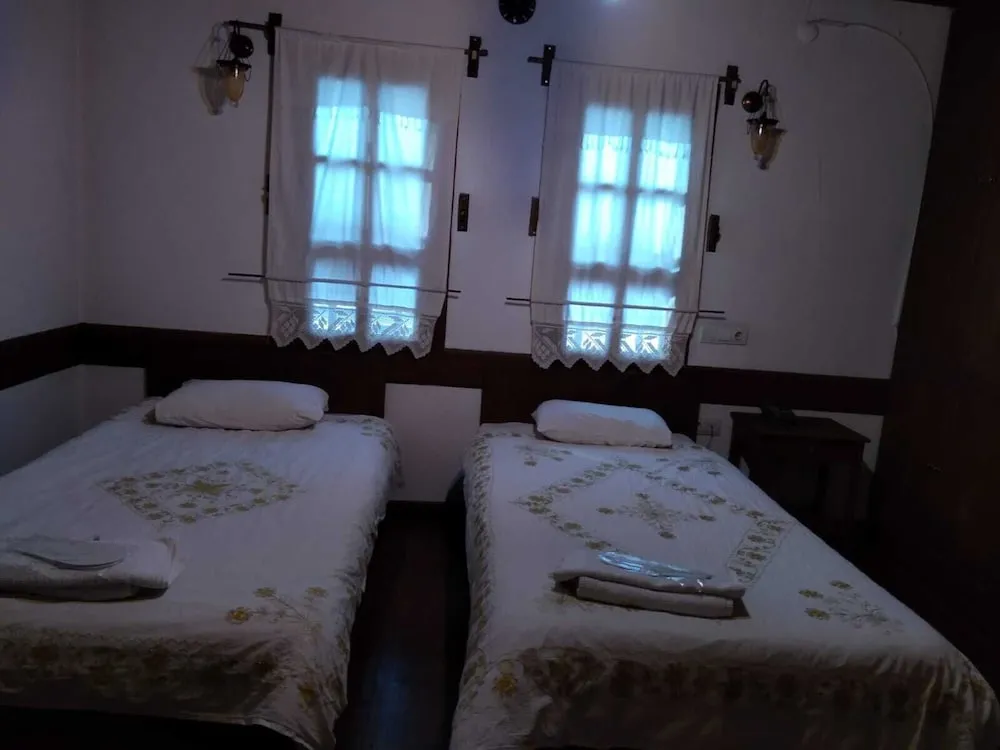 Tek Büyük veya İki Ayrı Yataklı Oda