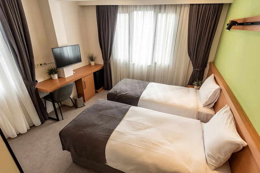 Superior Tek Büyük veya İki Ayrı Yataklı Oda