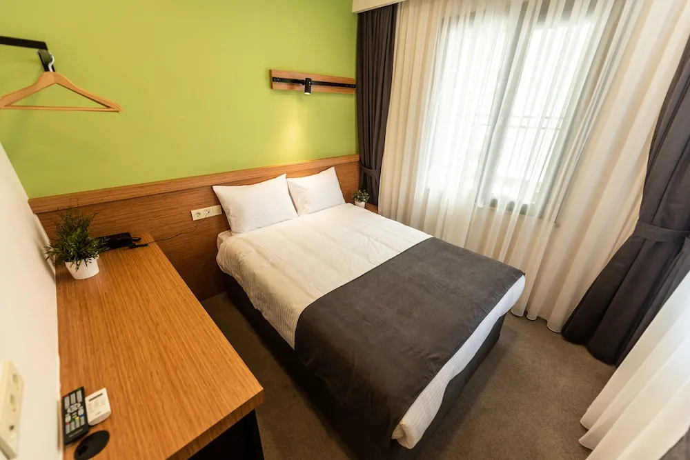 Standard Tek Büyük Yataklı Oda