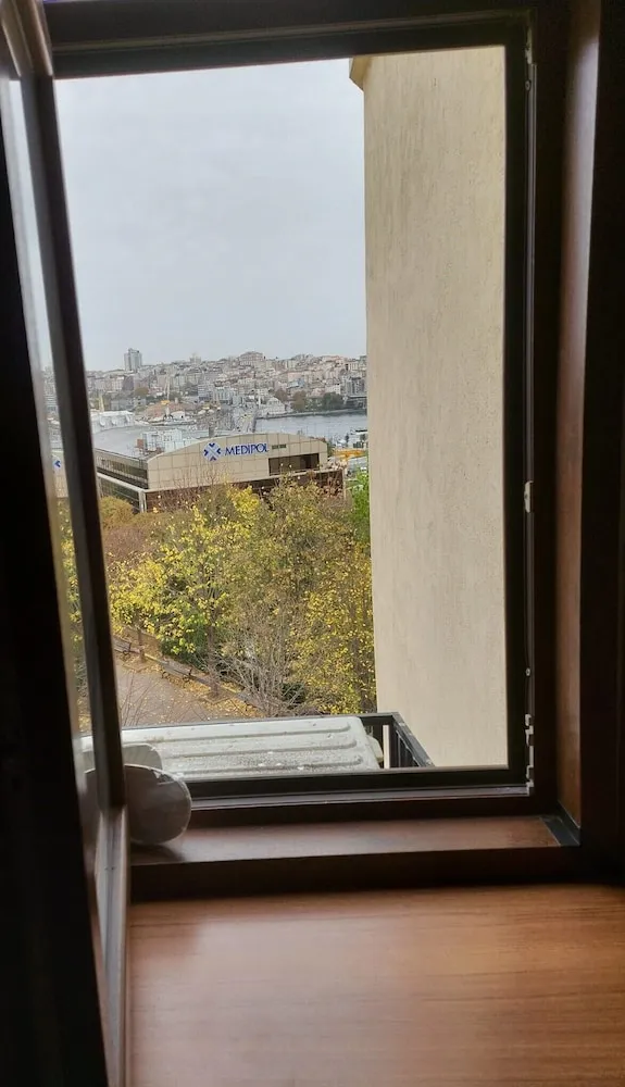 Economy Büyük Yataklı Tek Kişilik Oda