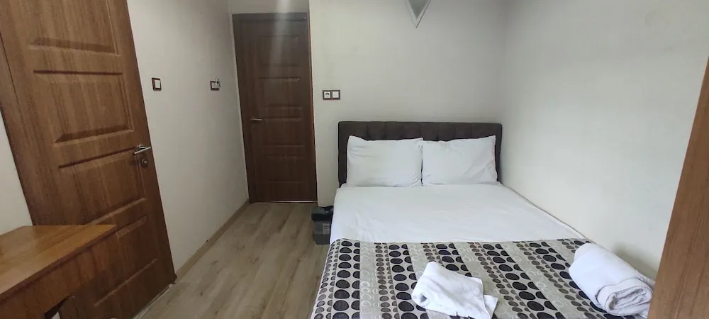 Economy Büyük Yataklı Tek Kişilik Oda