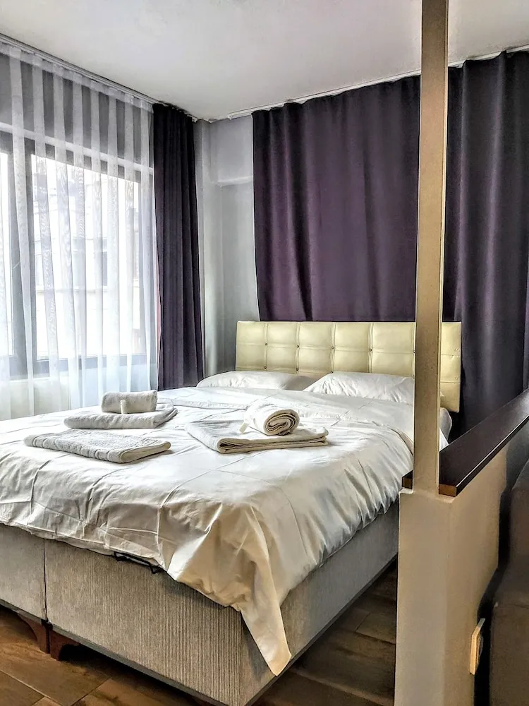 Tek Büyük Yataklı Oda