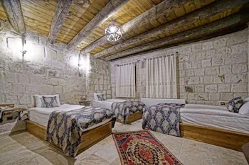 Risus Cave Suites