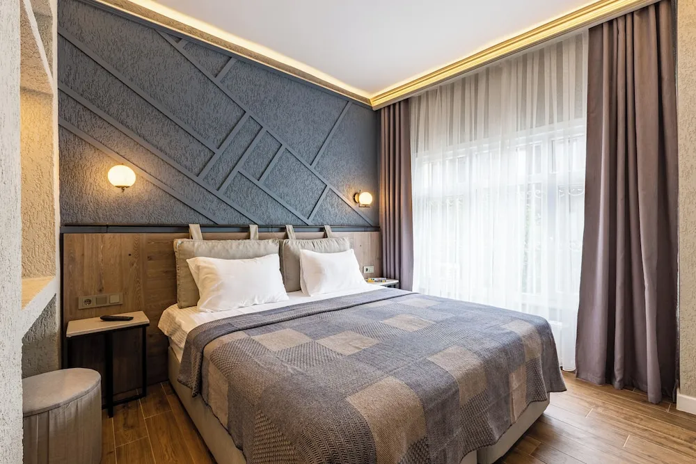 3 BEDROOM APARTMENT ANNEX