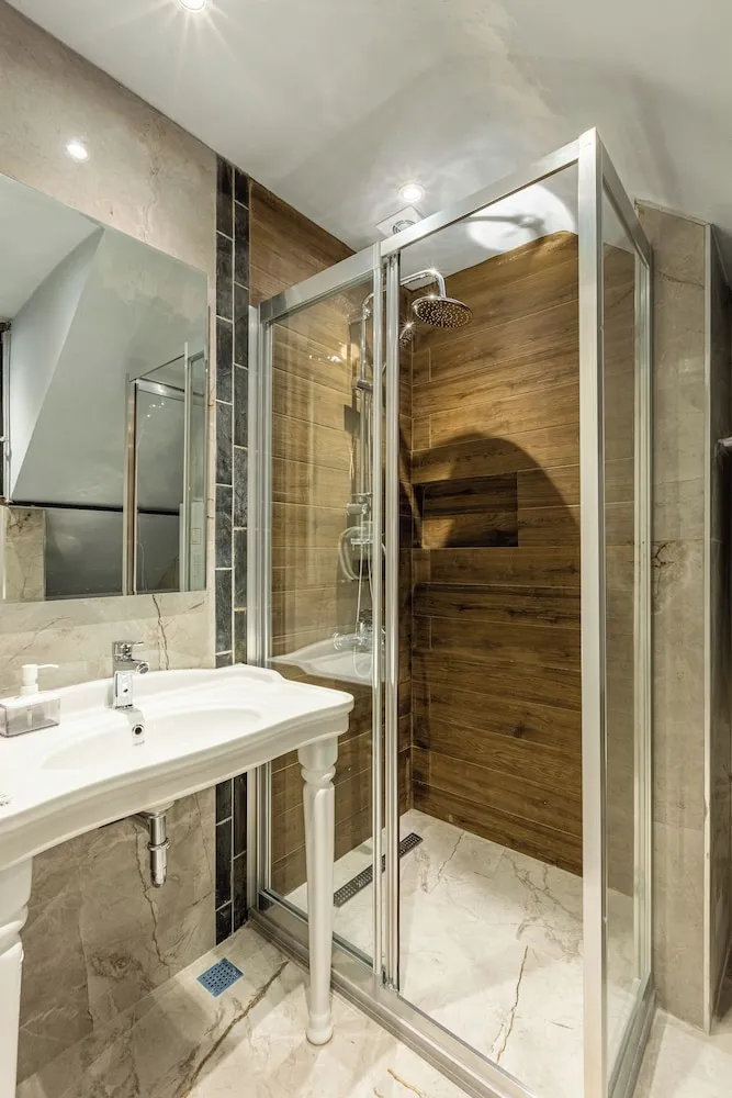 3 BEDROOM APARTMENT ANNEX