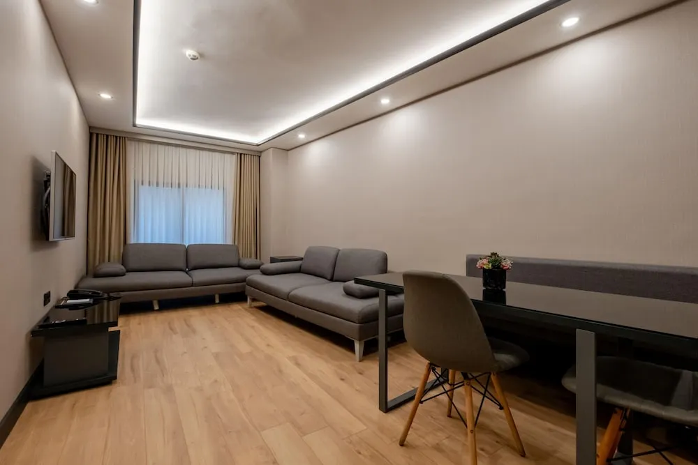 One-Bedroom Suite (Basement Floor)