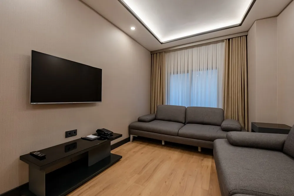 One-Bedroom Suite (Basement Floor)