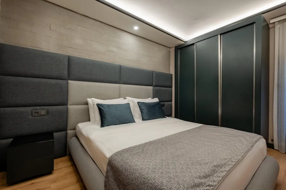 One-Bedroom Suite (Basement Floor)