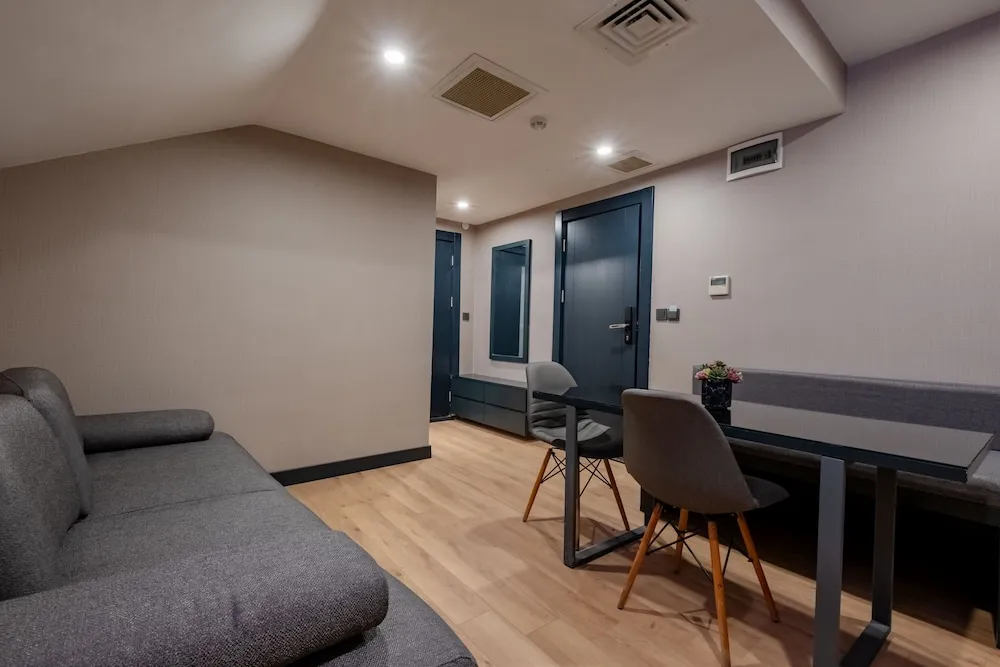 Standard Suite (Basement Floor)