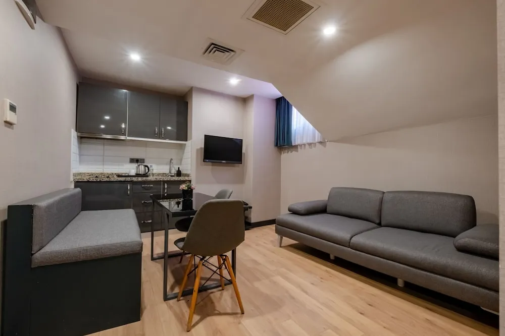 Standard Suite (Basement Floor)