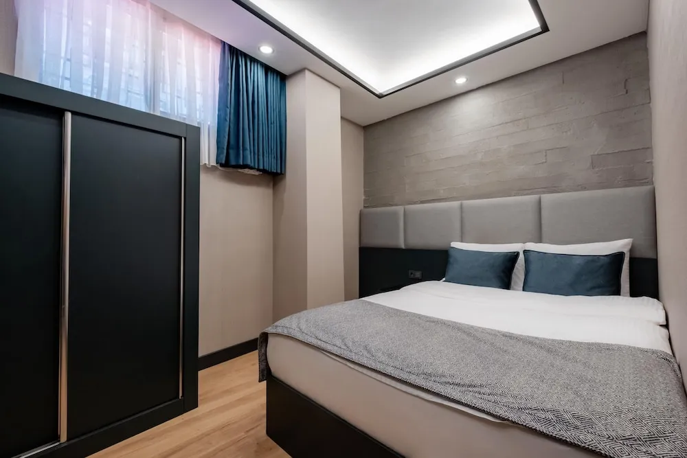 Standard Suite (Basement Floor)