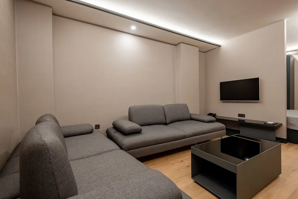 Standard Studio (Basement Floor)