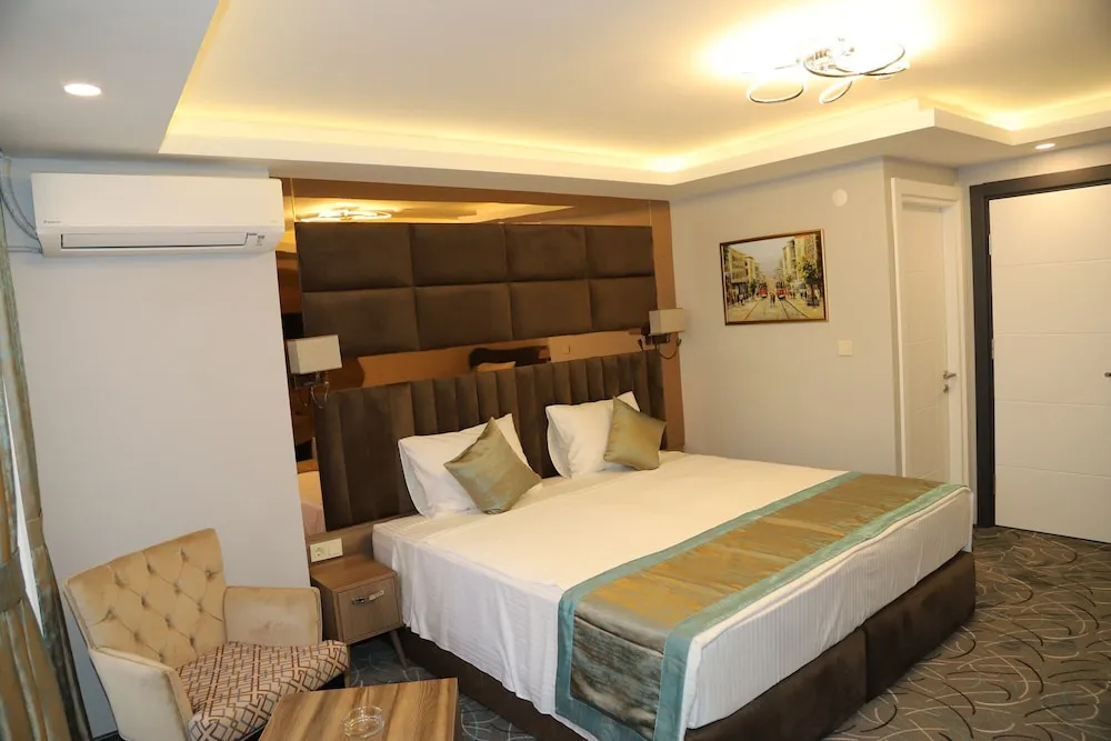 Deluxe Üç Kişilik Oda