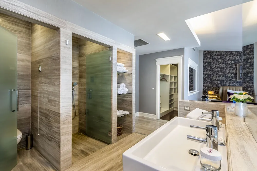 King Suite Room