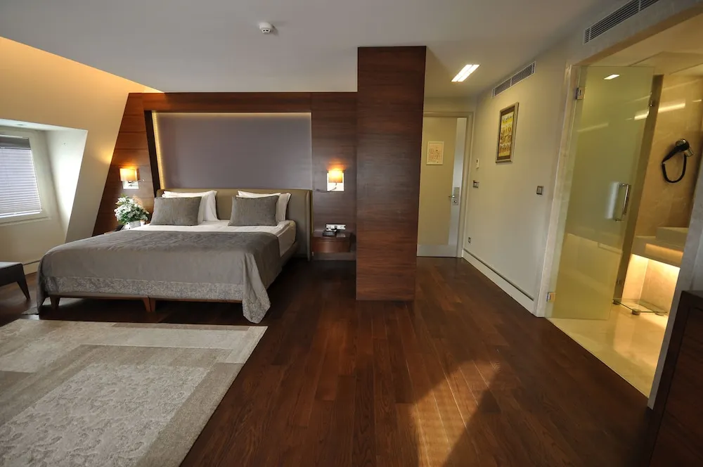Deluxe Family Room