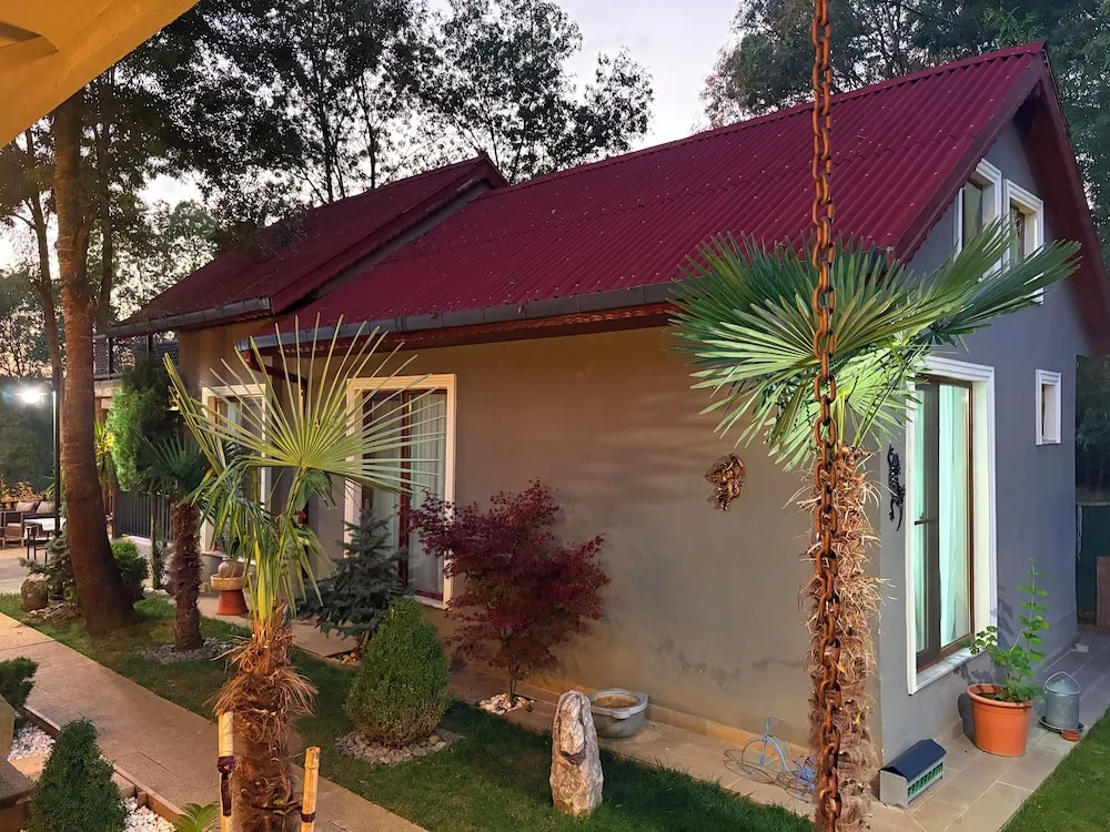 Exclusive Nehir Manzarali, Terasli ve Somineli Villa