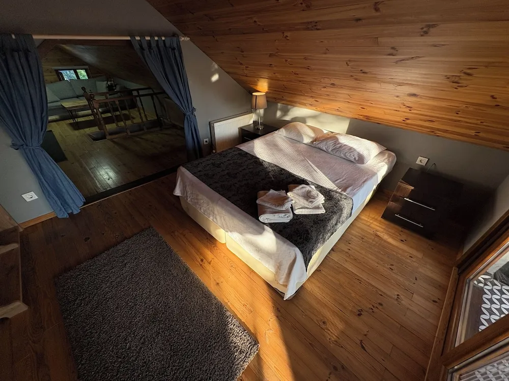 Exclusive Nehir Manzarali, Terasli ve Somineli Villa