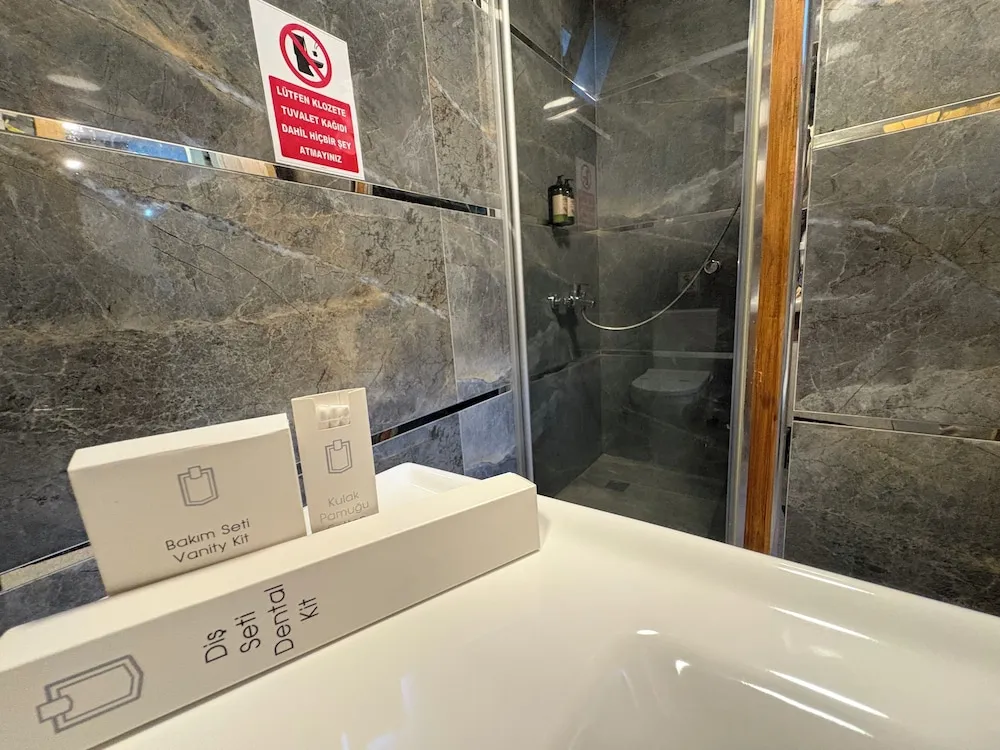 Exclusive Nehir Manzarali, Terasli ve Somineli Villa