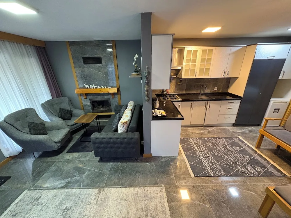 Exclusive Nehir Manzarali, Terasli ve Somineli Villa