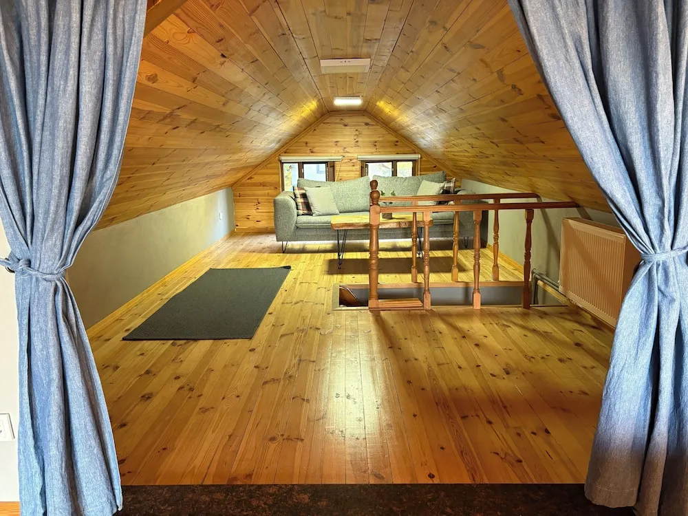 Exclusive Nehir Manzarali, Terasli ve Somineli Villa