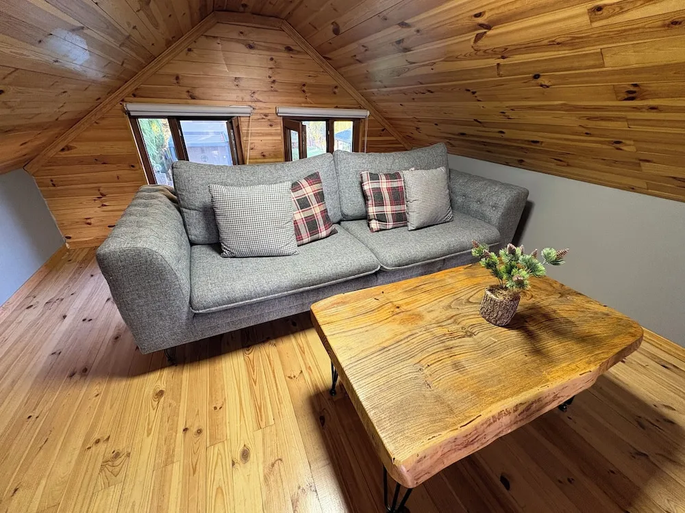 Exclusive Nehir Manzarali, Terasli ve Somineli Villa