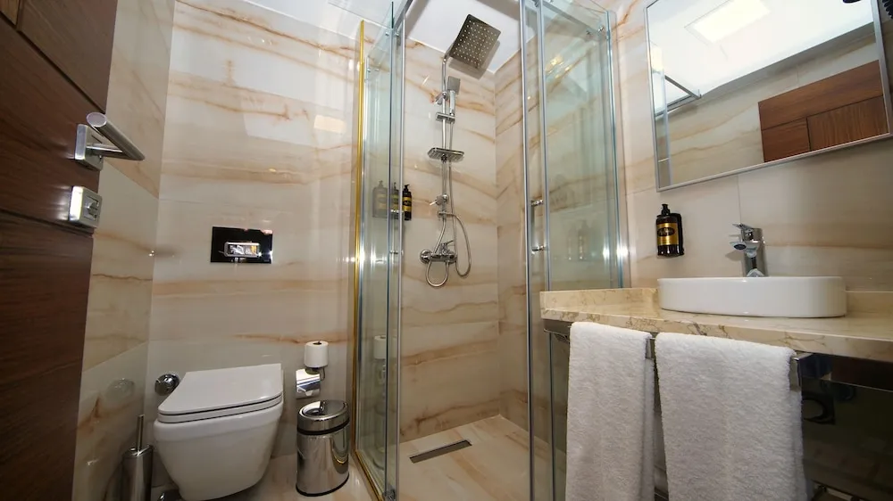 Standard Tek Büyük Yataklı Oda