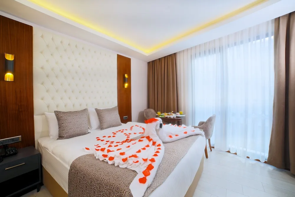 Deluxe Tek Büyük Yataklı Oda