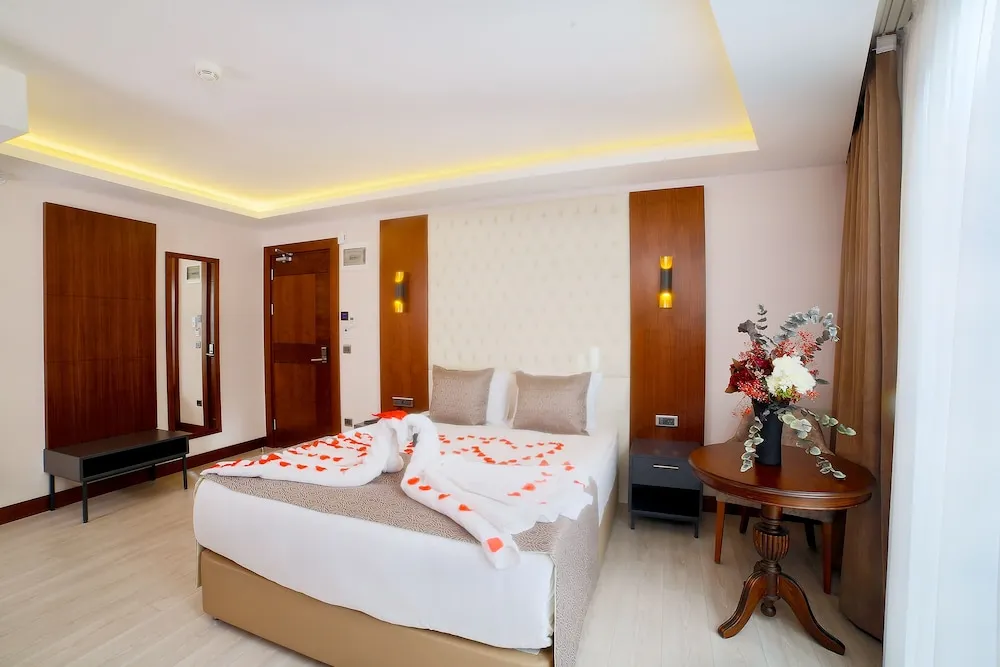 Deluxe Tek Büyük Yataklı Oda