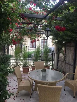 Kekik Alacati Otel Mayko