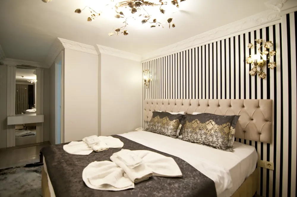 Economic Double Room with Balcony Lower Floor