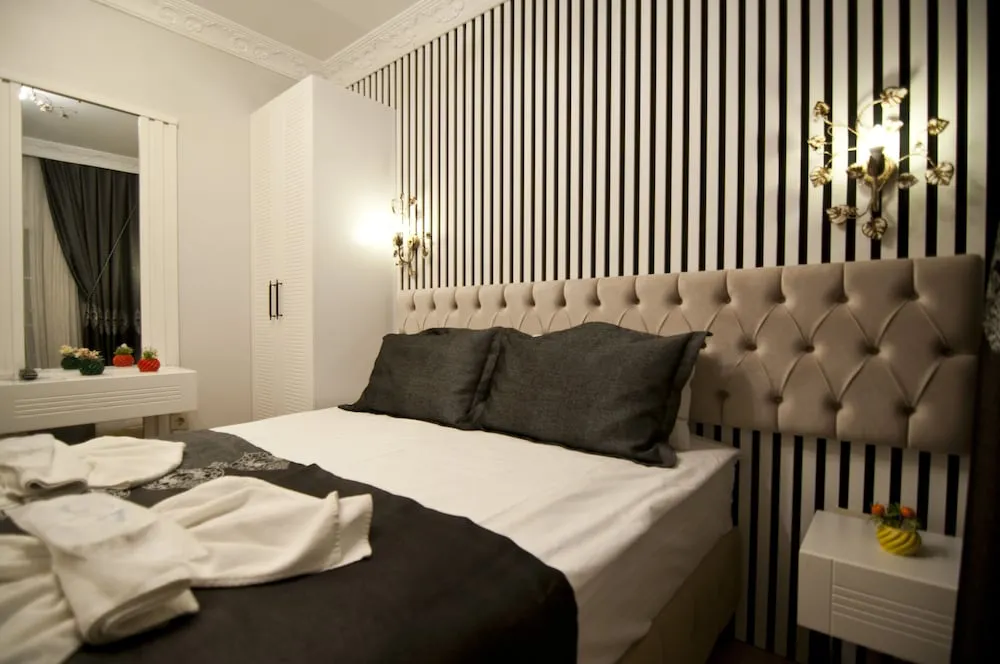 Economic Double Room with Balcony Lower Floor