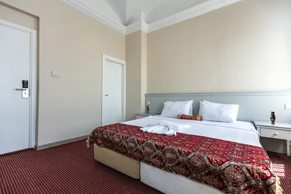 Standard Tek Büyük Yataklı Oda