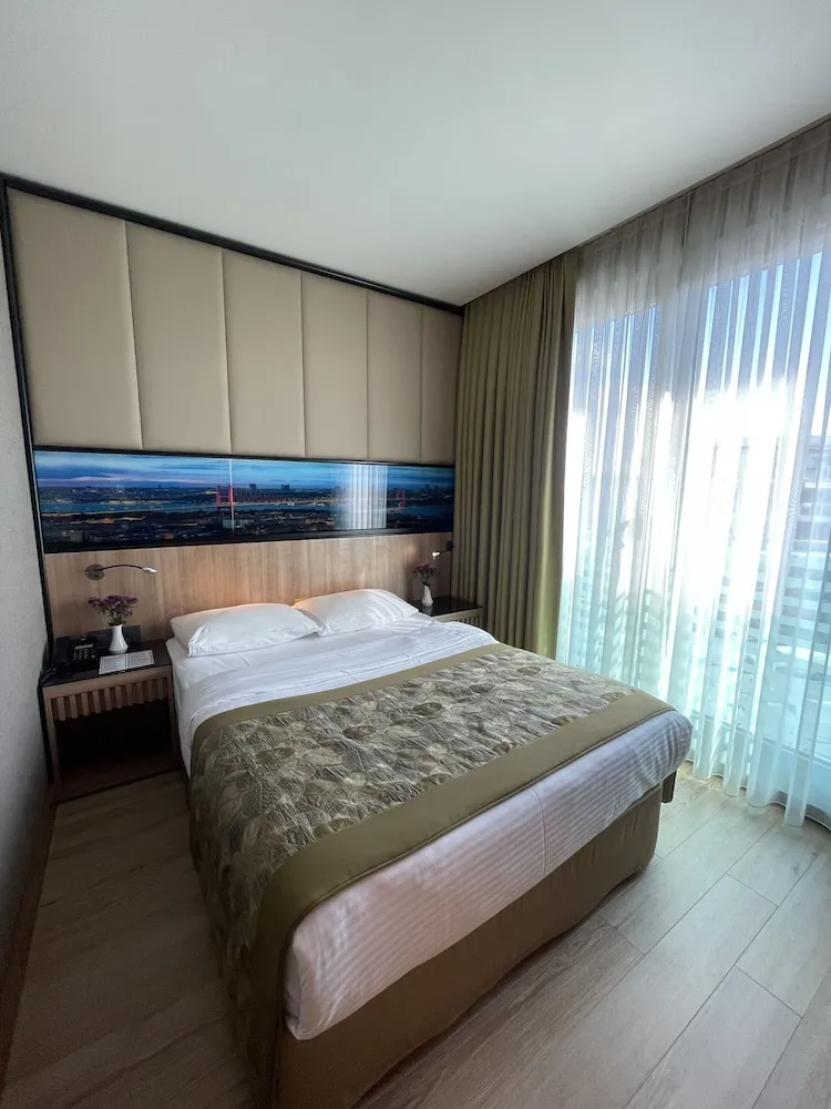 Standard Tek Büyük Yataklı Oda