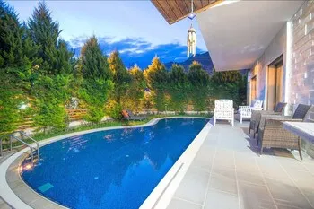 Jotun Villa, İçmeler