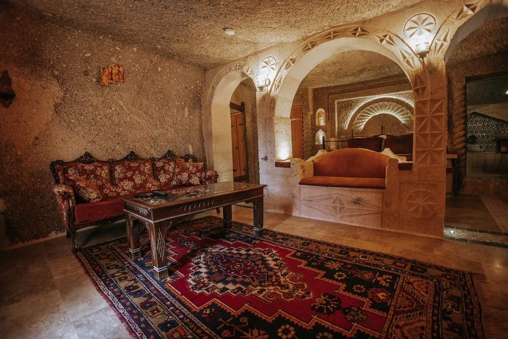 King Cave Suite