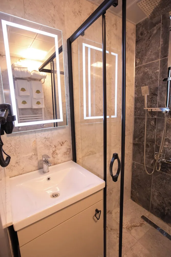 Premium Tek Büyük veya İki Ayrı Yataklı Oda, Kısmi Deniz Manzaralı