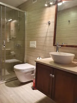 Monza House Otel
