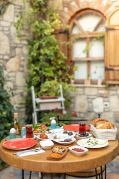 Monza House Otel